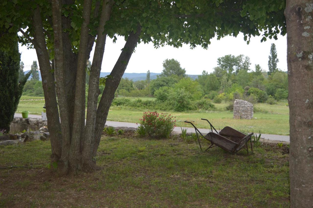 Bed and Breakfast Les Loups Dans La Bergerie Banne Exterior foto