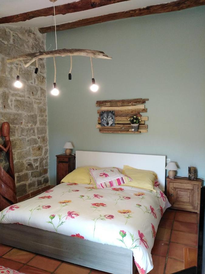 Bed and Breakfast Les Loups Dans La Bergerie Banne Exterior foto